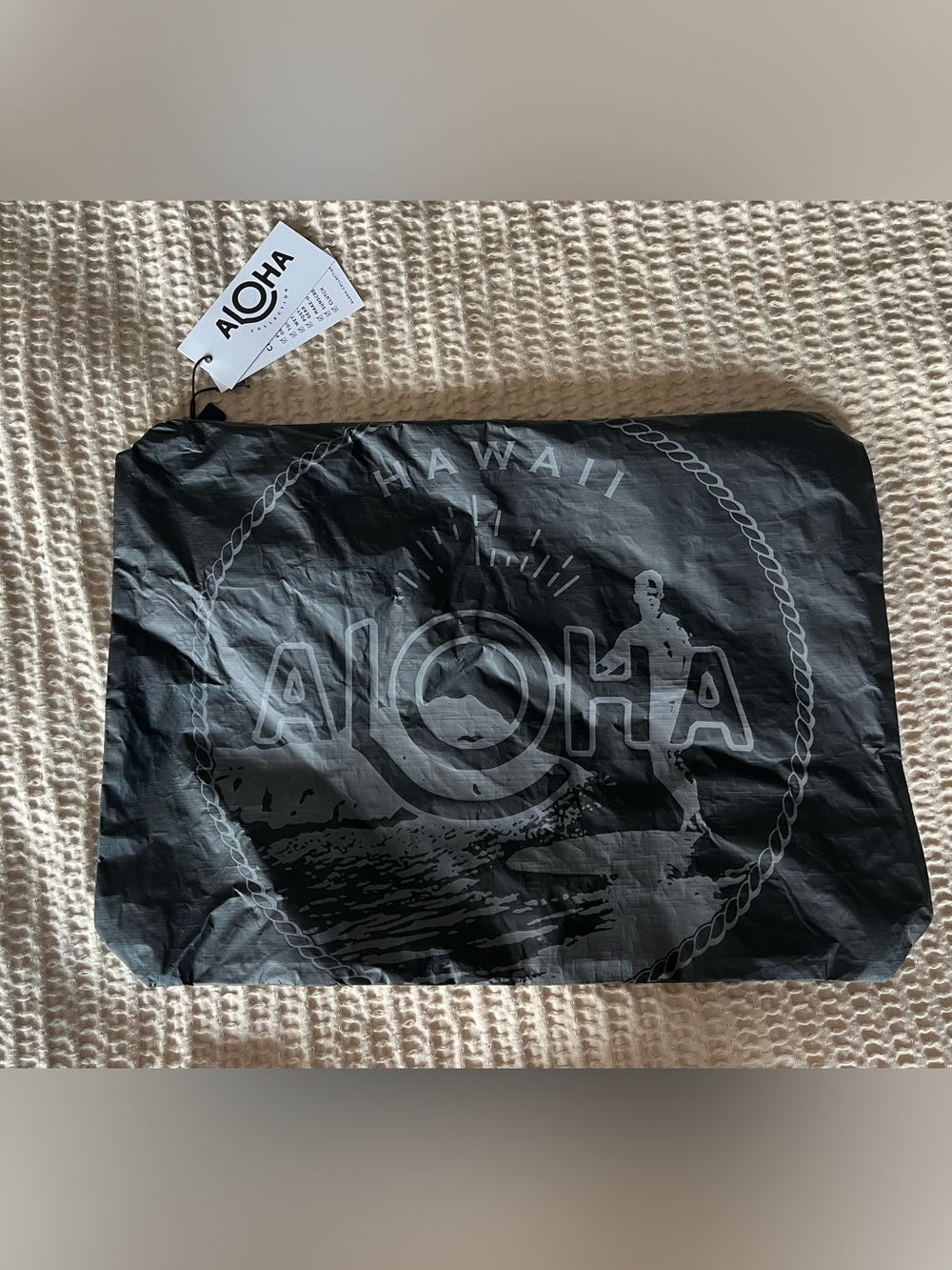 ALOHA Collection Max Pouch in "Waikiki Seal print," NWT